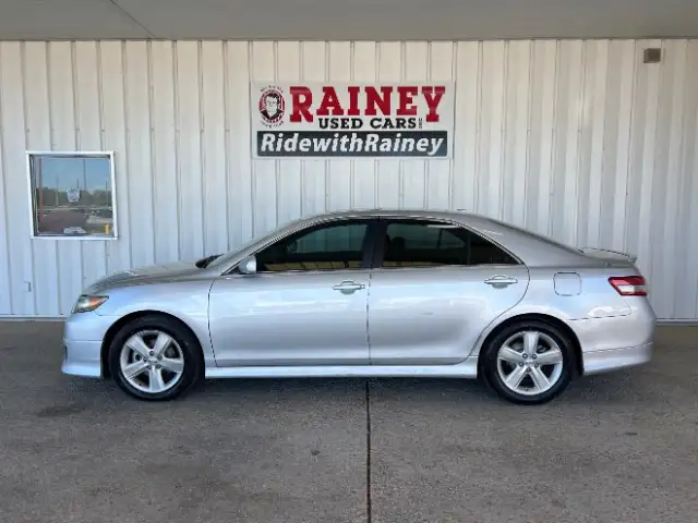 2010 Toyota Camry 2.5 Auto SE's photo