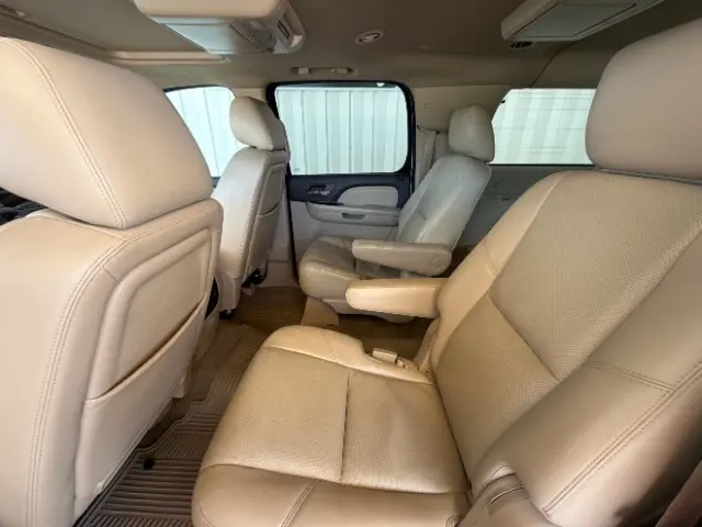 2013 GMC Yukon Denali 2WD photo 3