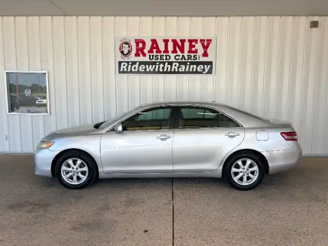 2010 Toyota Camry 2.5 Auto LE's photo