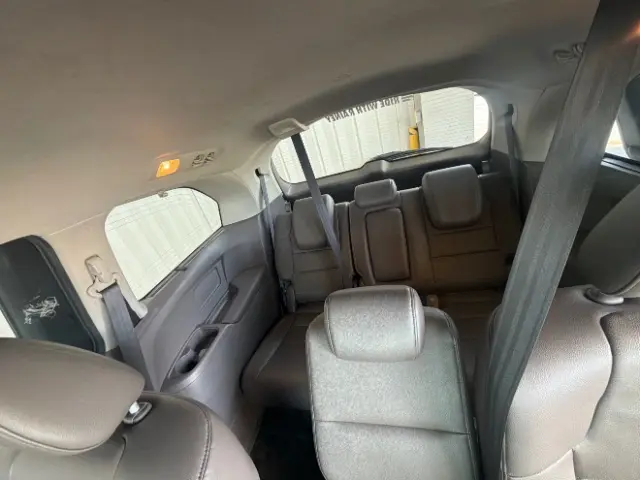 2014 Honda Odyssey Touring photo 4