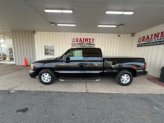 2004 GMC Sierra 2WD Extended Cab 6 1/2-ft SLE's photo