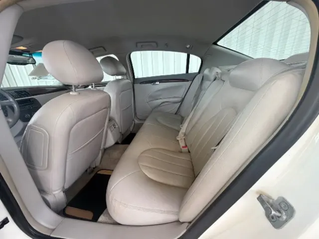 2011 Buick Lucerne CX photo 3