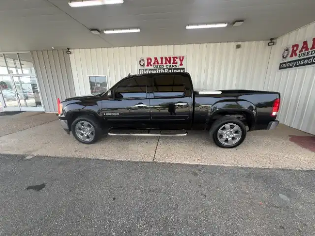 2009 GMC Sierra 2WD Crew Cab SLE SWB's photo