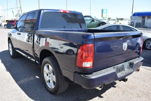 2012 RAM 1500 ST Crew Cab photo 4
