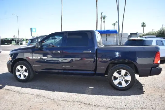 2012 RAM 1500 ST Crew Cab photo 3