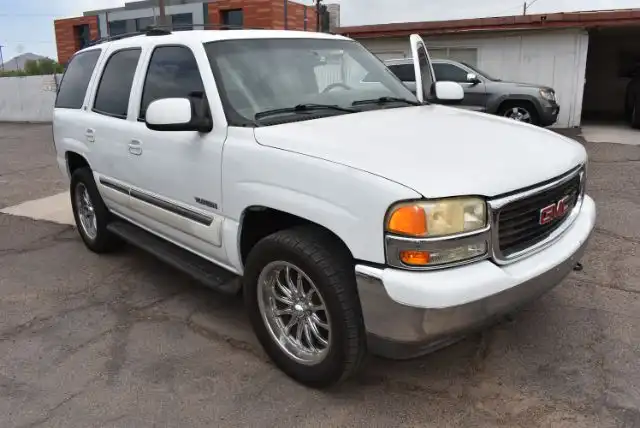 2002 GMC Yukon 2WD SLE's photo