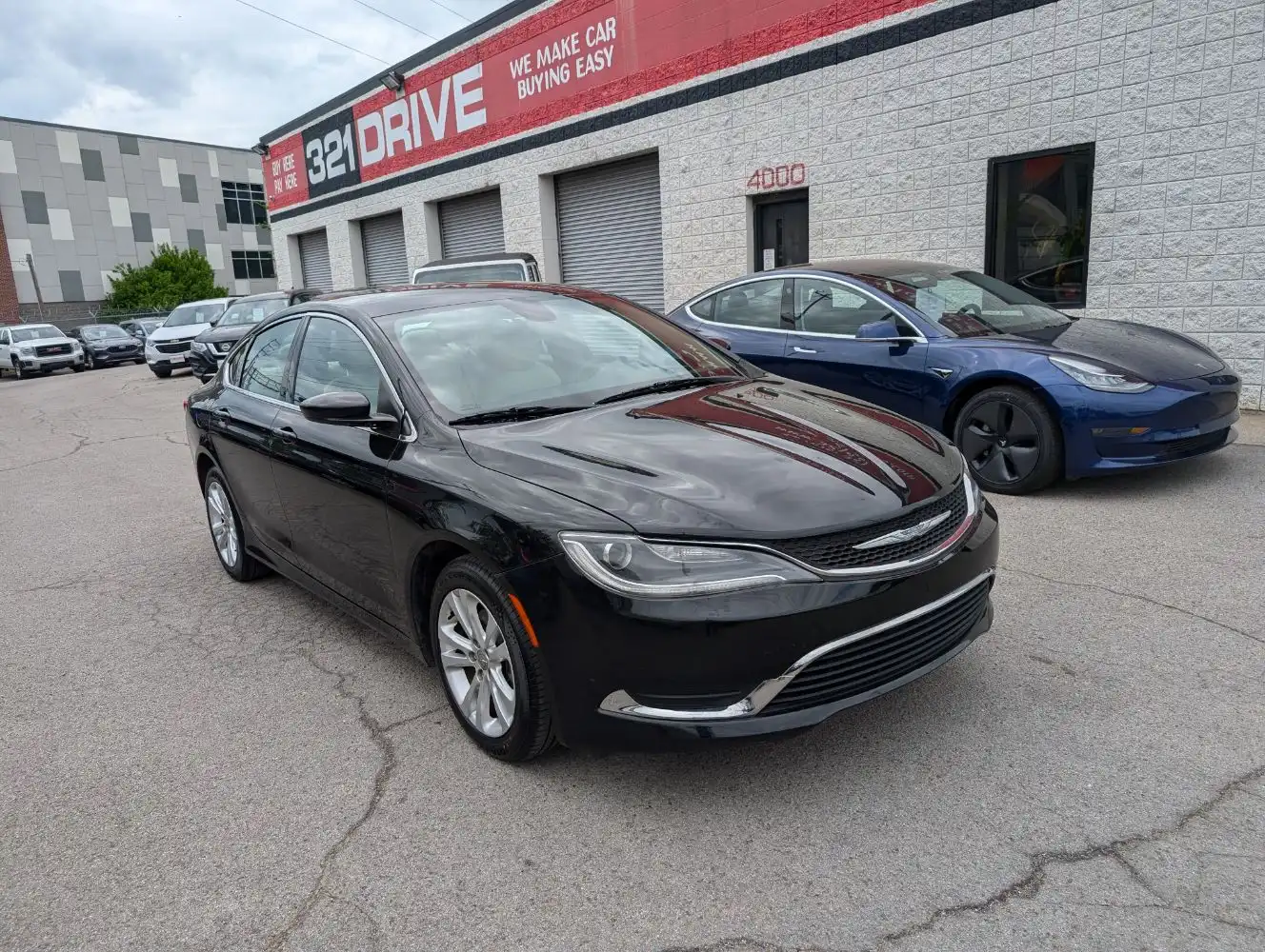 2017 Chrysler 200 Limited Platinum's photo