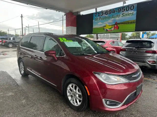 2020 Chrysler Pacifica Touring L's photo