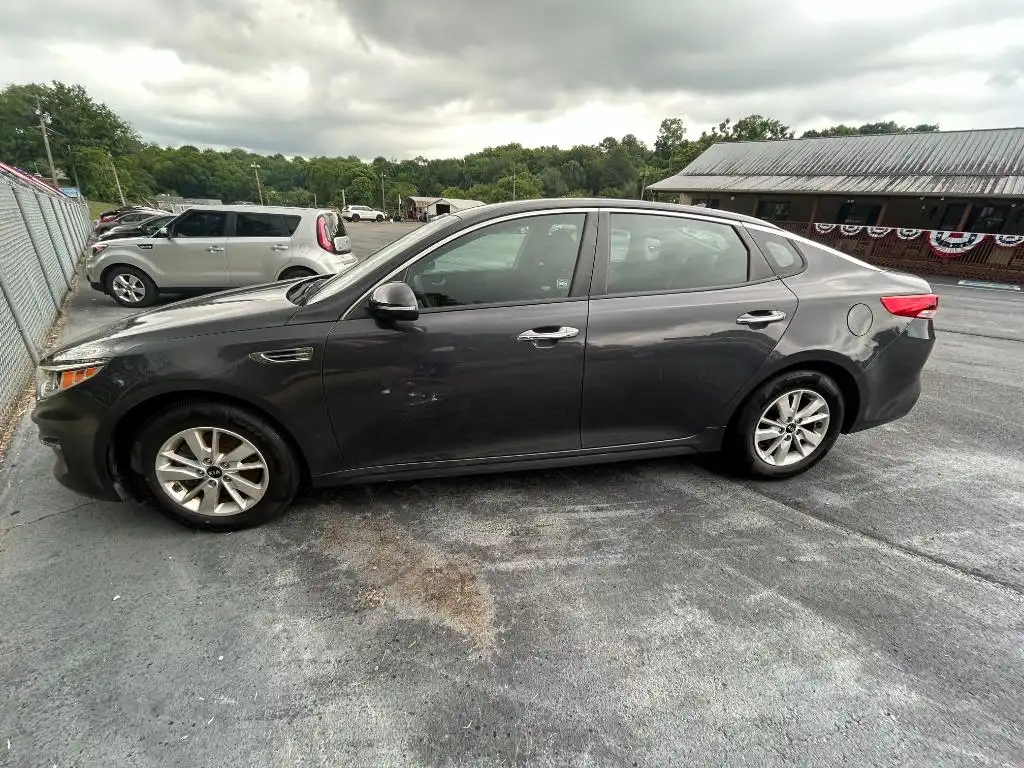 2017 Kia Optima LX AT's photo