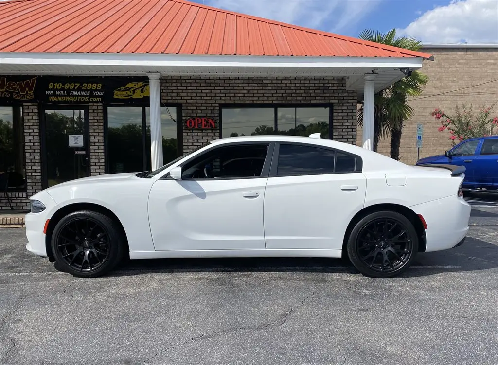 2016 Dodge Charger SXT photo 4