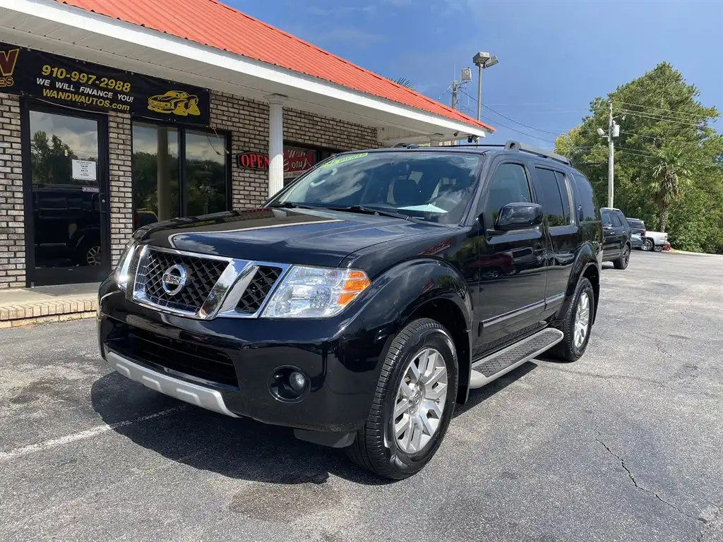 2012 Nissan Pathfinder LE 4WD's photo