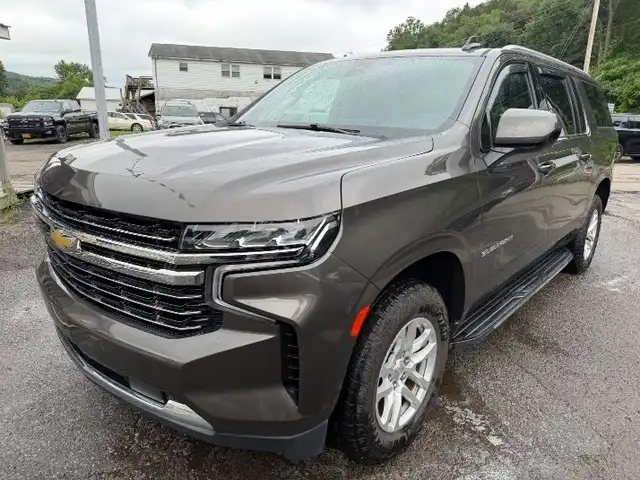 2021 Chevrolet Suburban 4WD 1500 LT's photo