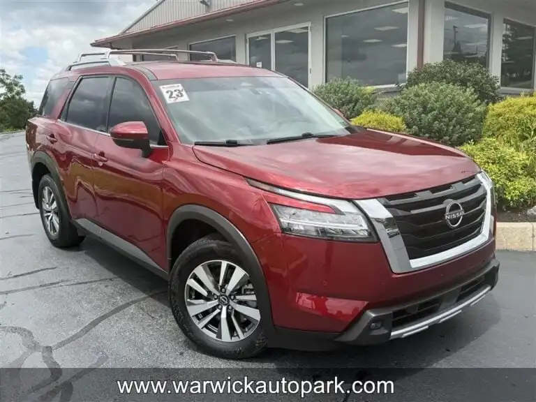 2023 Nissan Pathfinder SL 4WD's photo