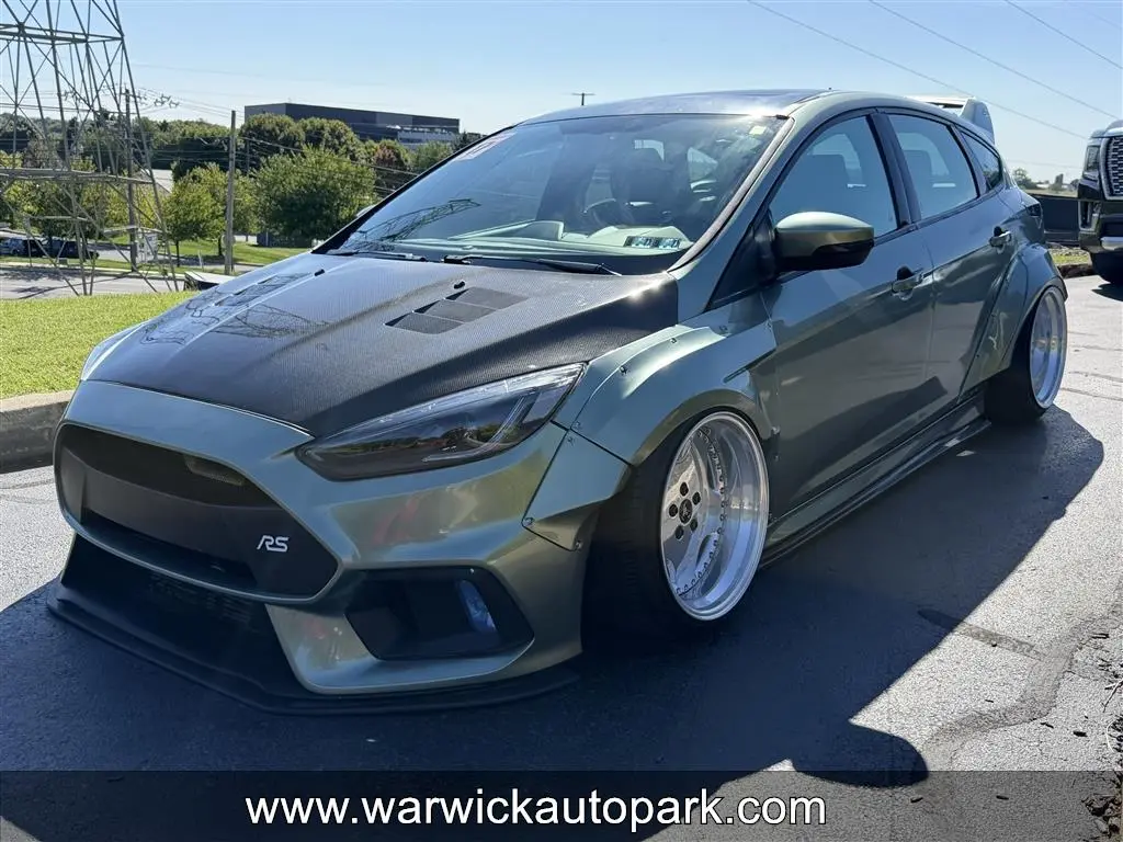 2017 Ford Focus RS Hatchback 5-Door photo 5
