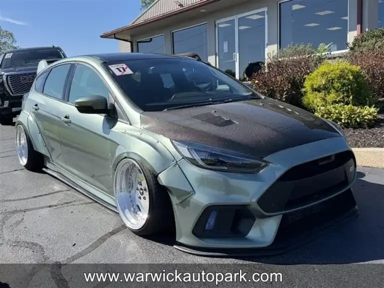 2017 Ford Focus RS Hatchback 5-Door's photo