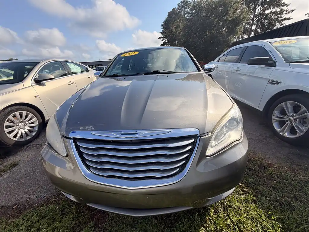 2011 Chrysler 200 Limited's photo