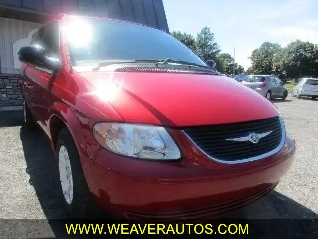 2002 Chrysler Town & Country LX's photo