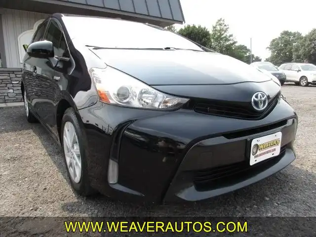 2015 Toyota Prius v Five's photo