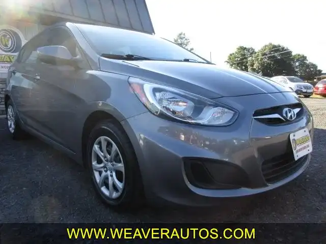 2014 Hyundai Accent GS 6AT 5-Door's photo