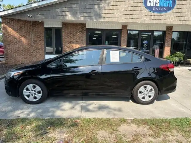2017 Kia Forte LX AT's photo