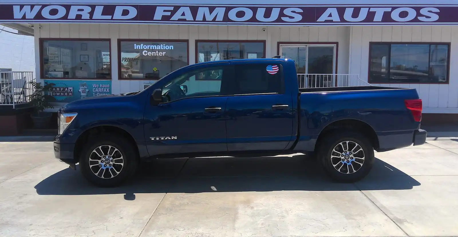 2022 Nissan Titan SV 4WD Crew Cab's photo