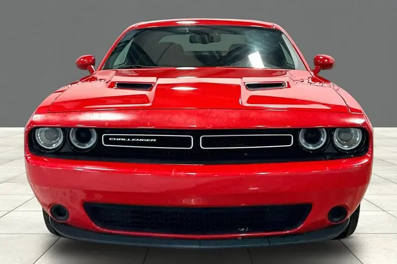 2015 Dodge Challenger SXT photo 3