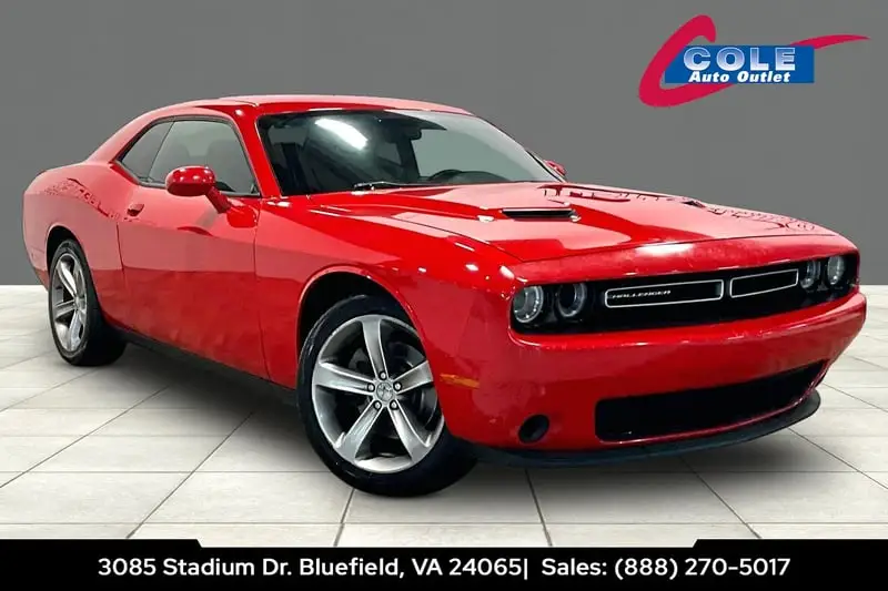 2015 Dodge Challenger SXT photo 1