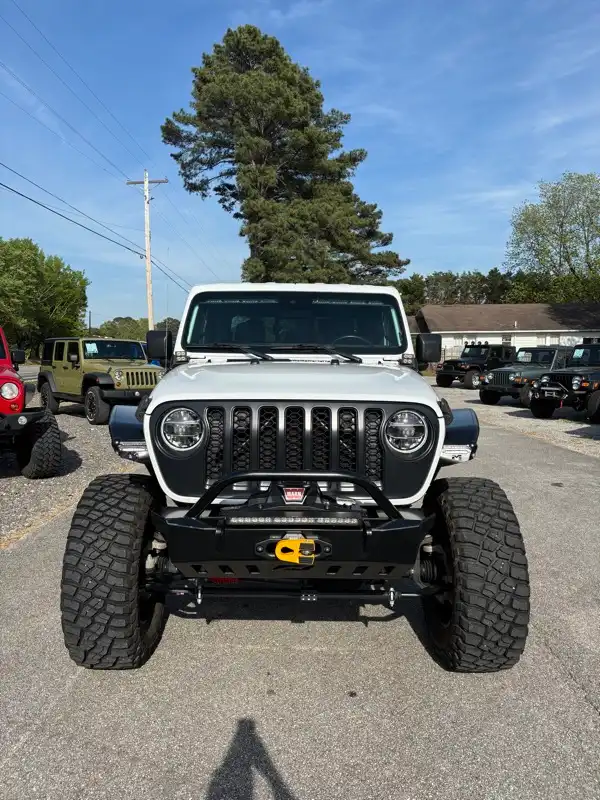 2022 Jeep Gladiator Overland's photo