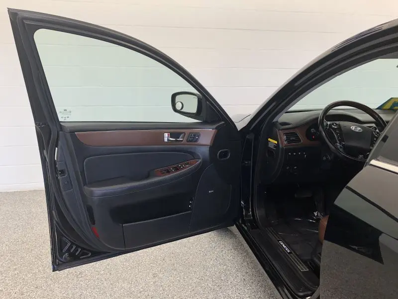 2010 Hyundai Genesis 4.6 photo 5