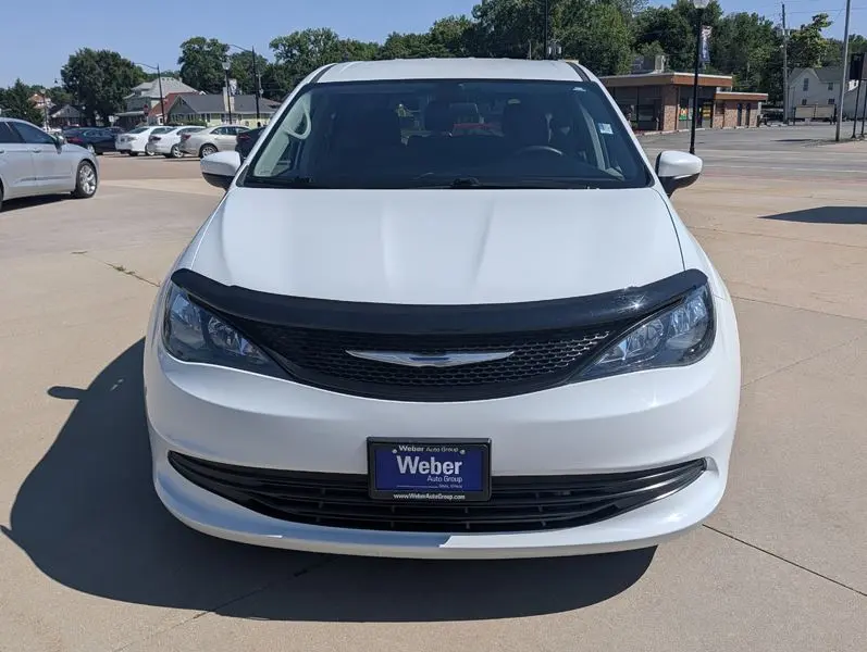 2018 Chrysler Pacifica L photo 4