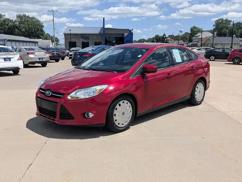 2012 Ford Focus Sedan SE's photo