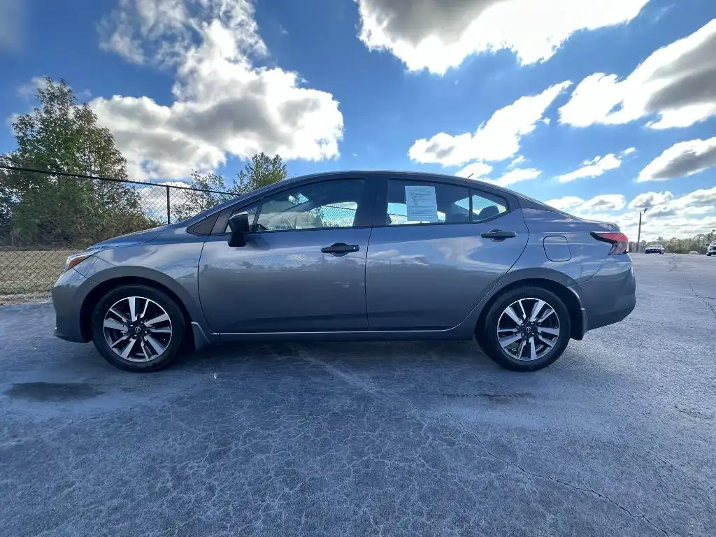 2024 Nissan Versa 1.6 S CVT's photo