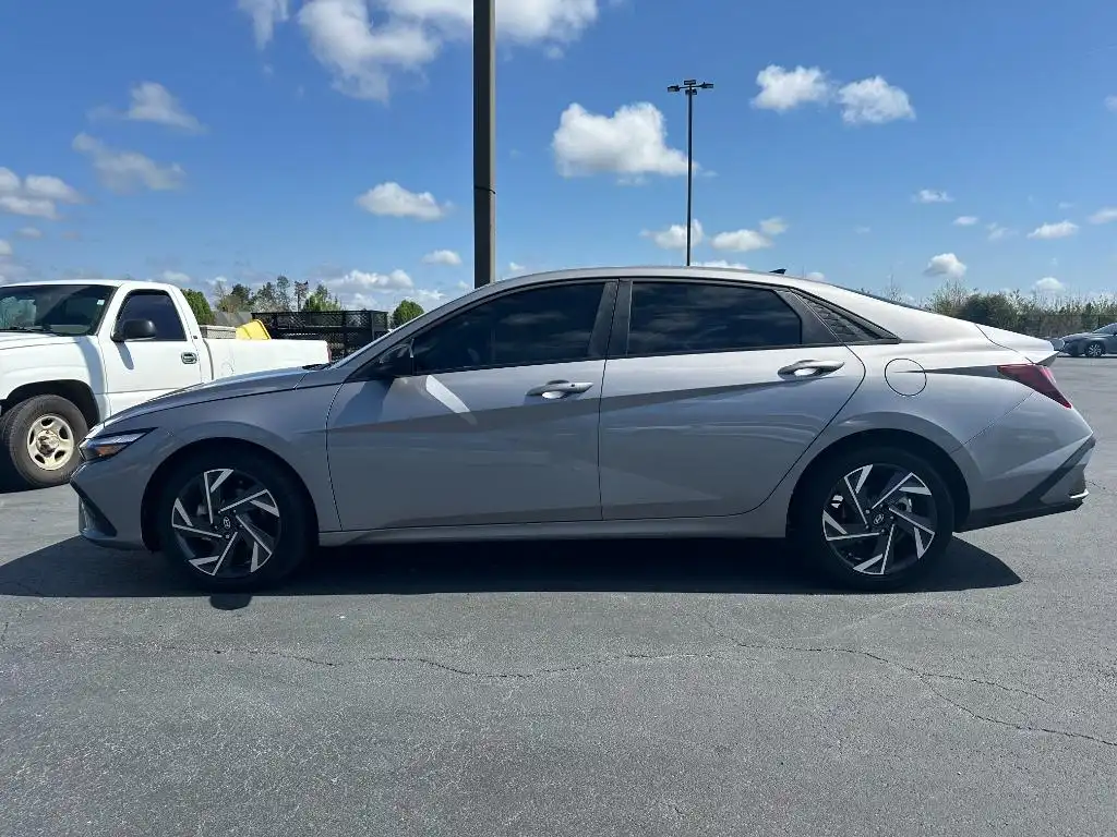 2025 Hyundai Elantra 2.0 SEL Sport IVT's photo
