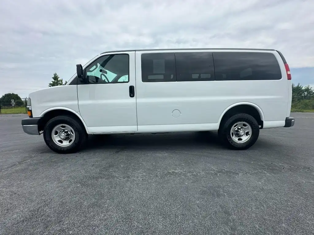 2018 Chevrolet Express's photo