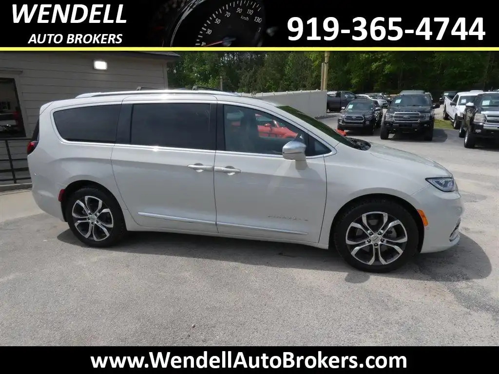 2021 Chrysler Pacifica Pinnacle's photo