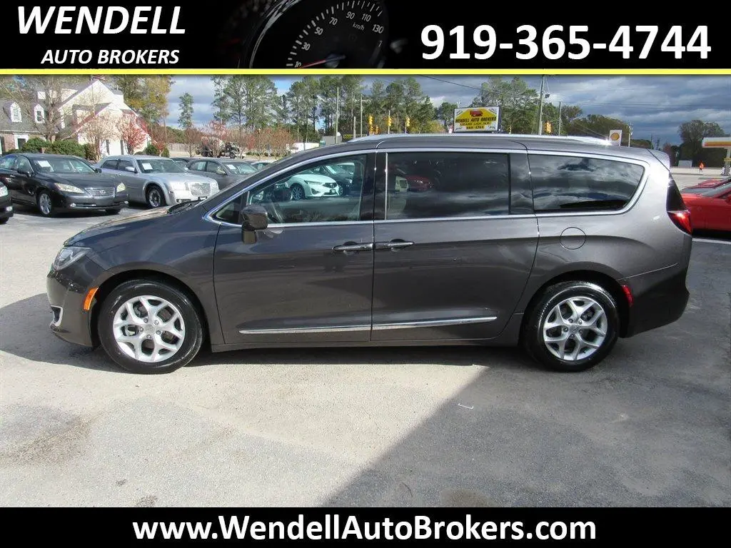 2020 Chrysler Pacifica Touring L Plus photo 4