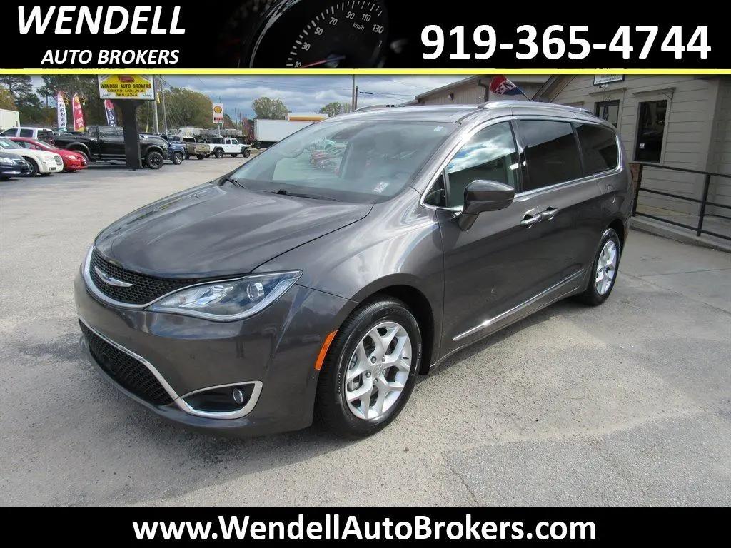2020 Chrysler Pacifica Touring L Plus photo 3