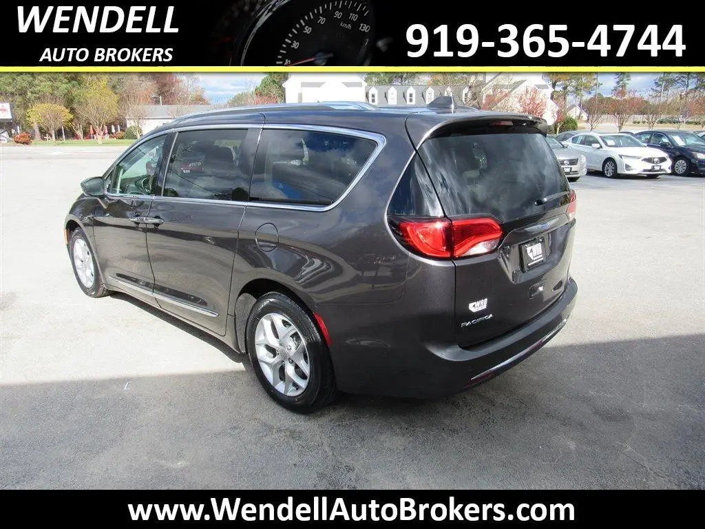 2020 Chrysler Pacifica Touring L Plus photo 5