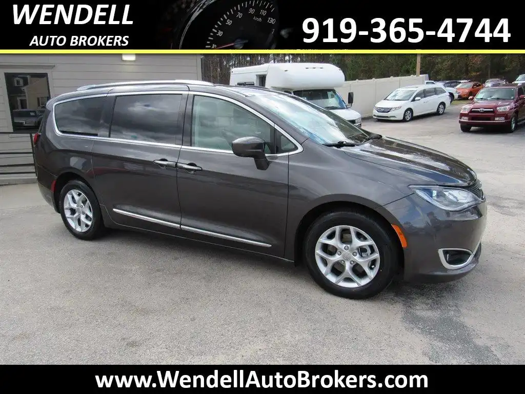 2020 Chrysler Pacifica Touring L Plus's photo