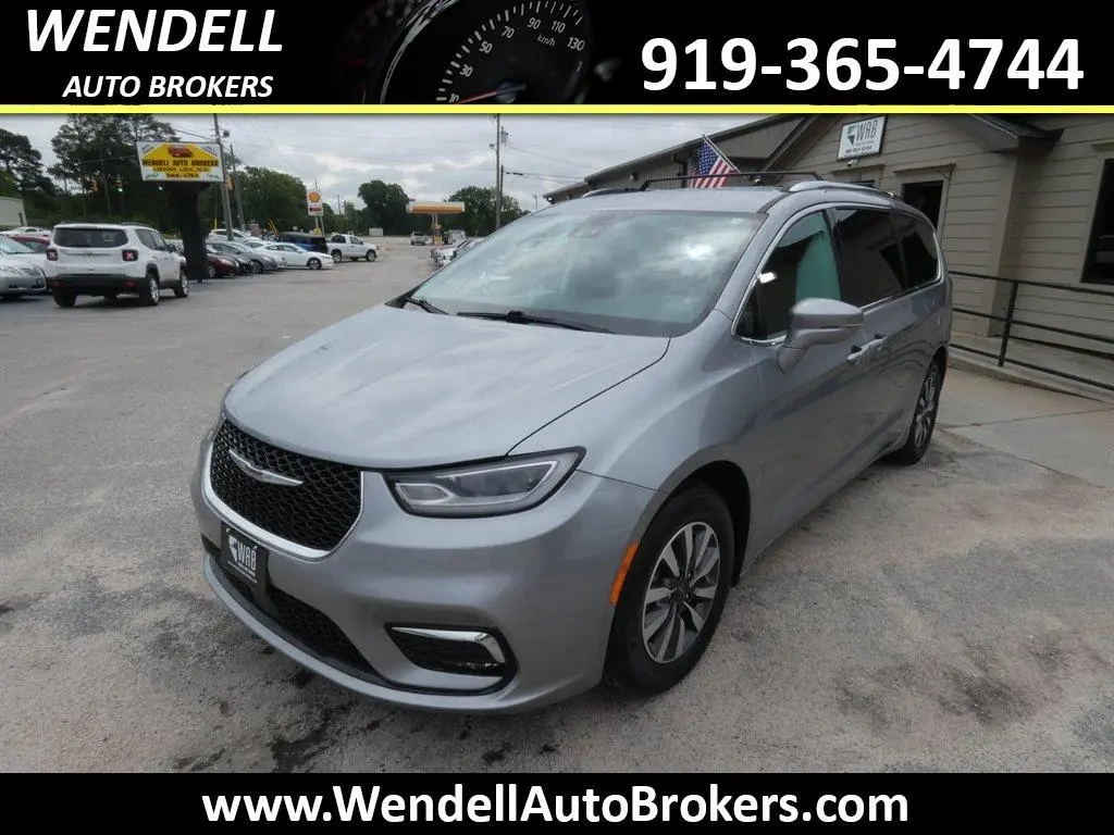 2021 Chrysler Pacifica Touring L photo 4