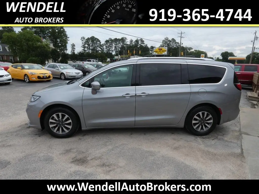 2021 Chrysler Pacifica Touring L photo 5