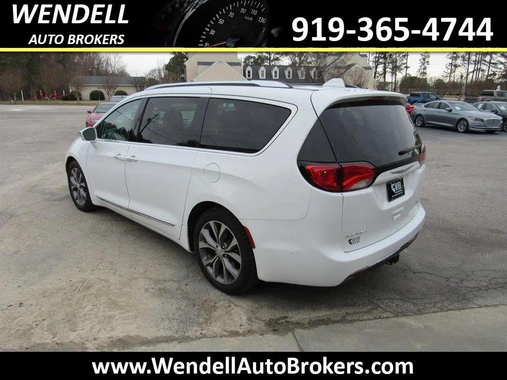 2017 Chrysler Pacifica Limited photo 5