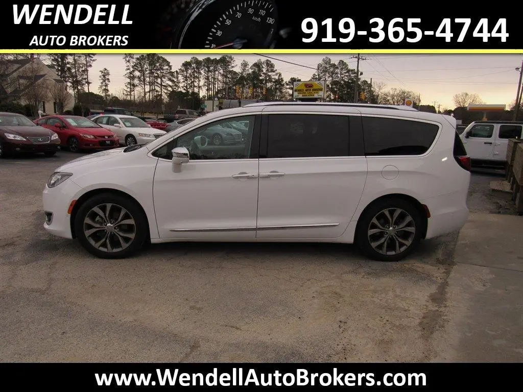 2017 Chrysler Pacifica Limited photo 4