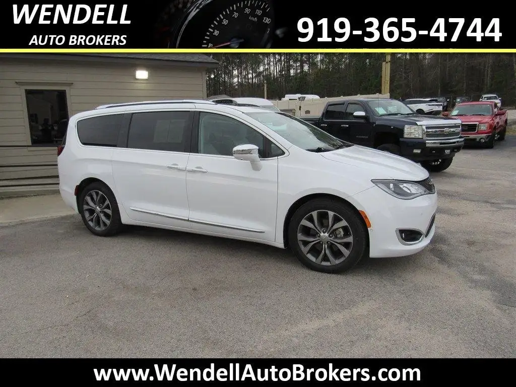 2017 Chrysler Pacifica Limited photo 1