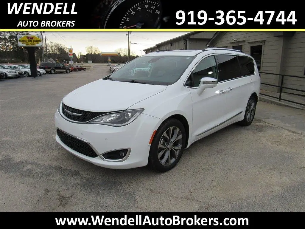 2017 Chrysler Pacifica Limited photo 3
