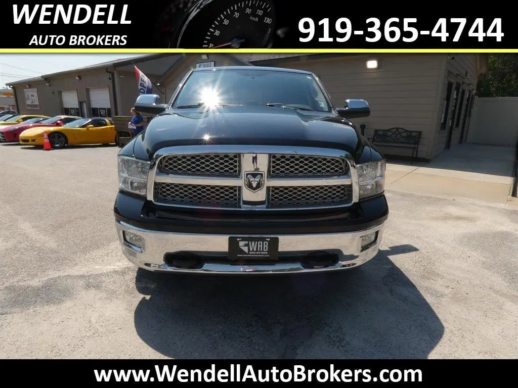 2012 RAM 1500 Laramie 4x4 Crew Cab photo 3