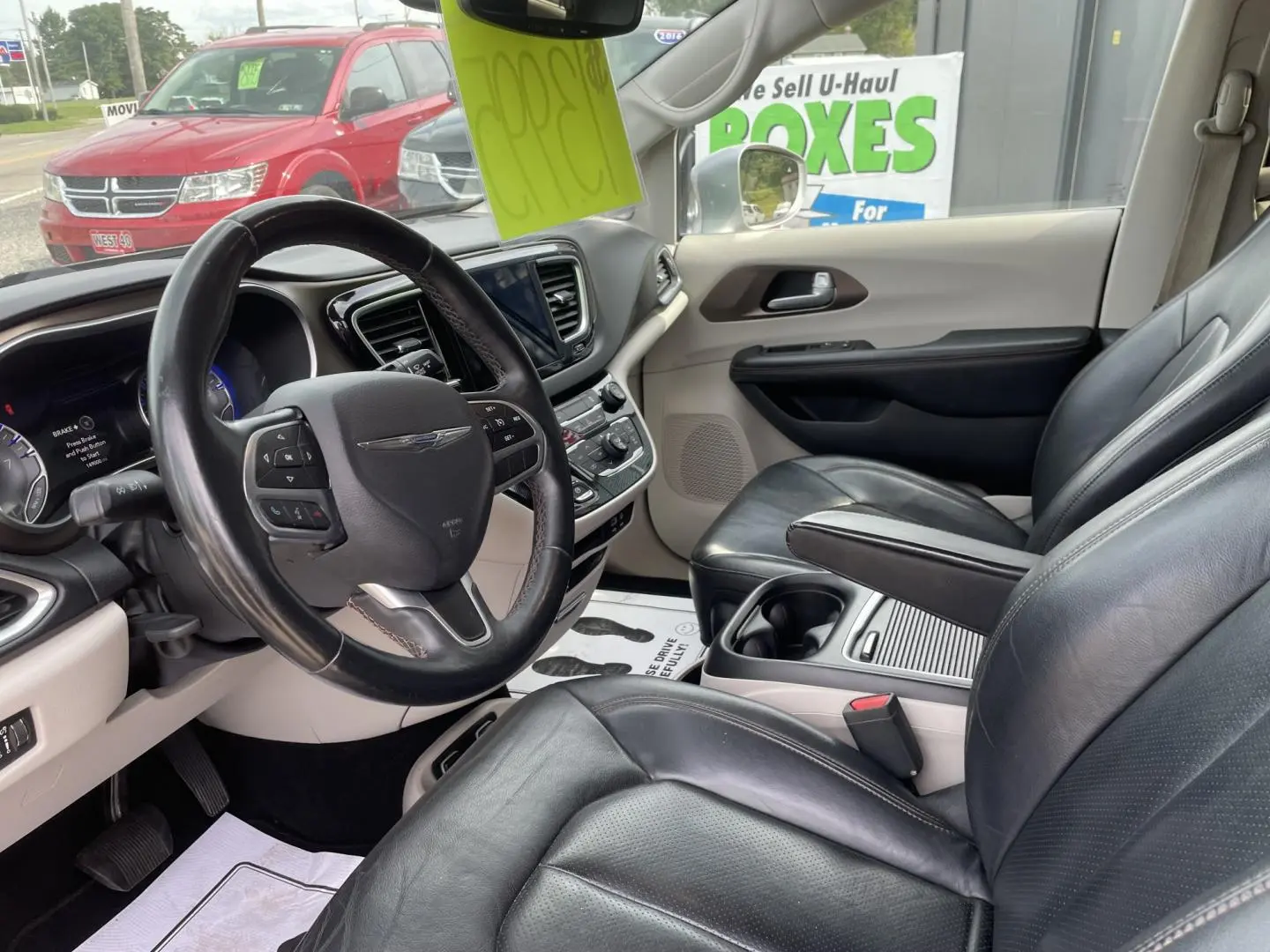 2017 Chrysler Pacifica Touring L Plus photo 4