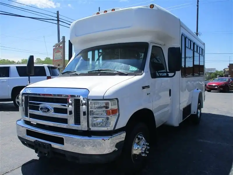 2011 Ford E-Series's photo