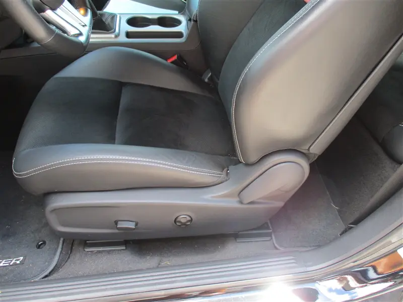2012 Dodge Challenger SRT8 392 photo 4