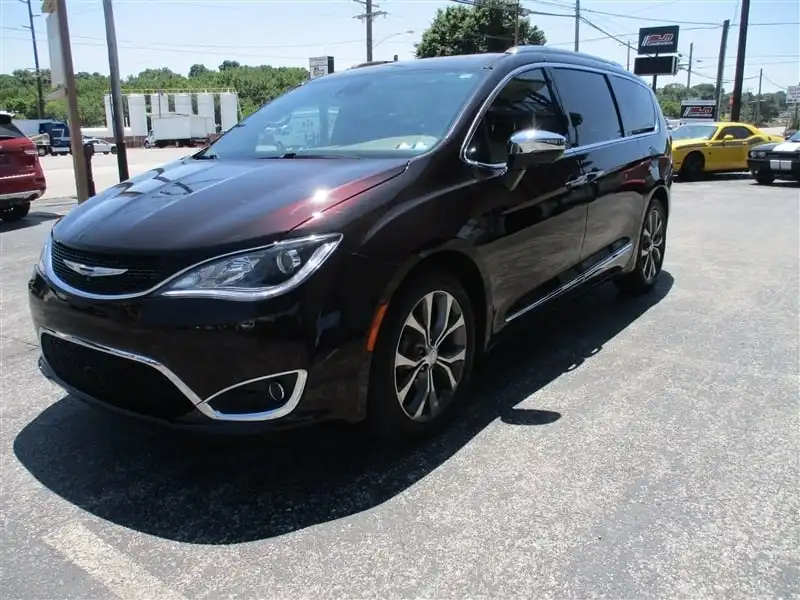 2017 Chrysler Pacifica Limited's photo